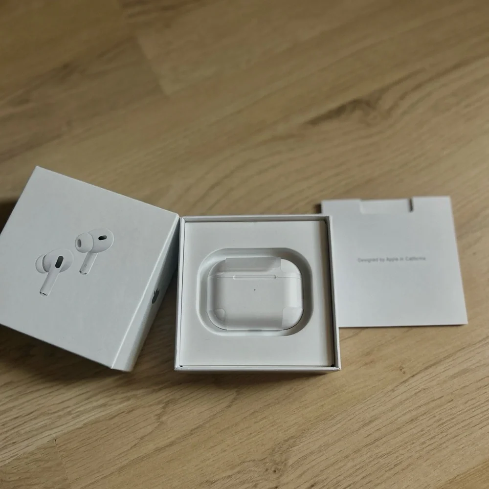 New Apple AirPod Pros White with Charging Cable
